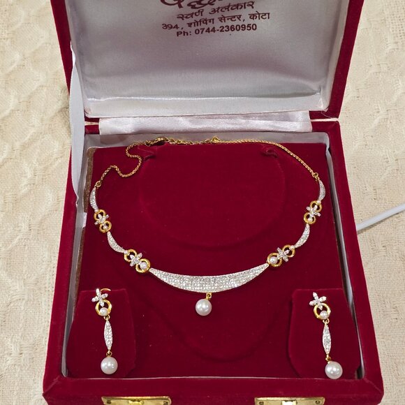 Delicate Indian Design Faux Pearl Rhinestone Gold Wedding Necklace Earrings Set - Picture 8 of 13